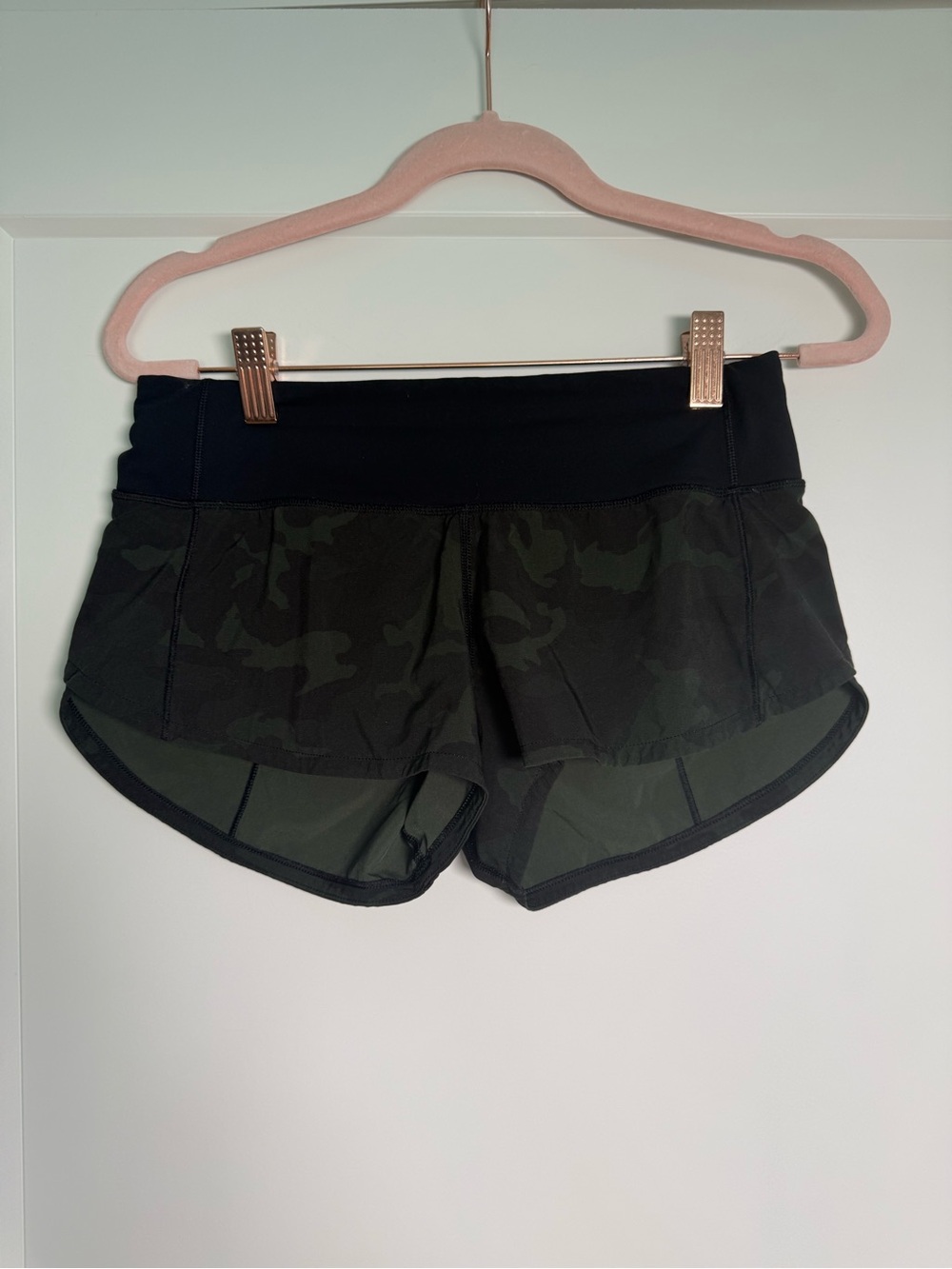 Lululemon Speed Up Shorts Olive Camo Size 2 Regular 2.5” Lined Running Shorts